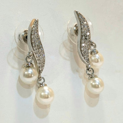 DIVA SERIES - Rhodium Plated Leaf Shaped Studded Zirconia with Pearl drops Earring