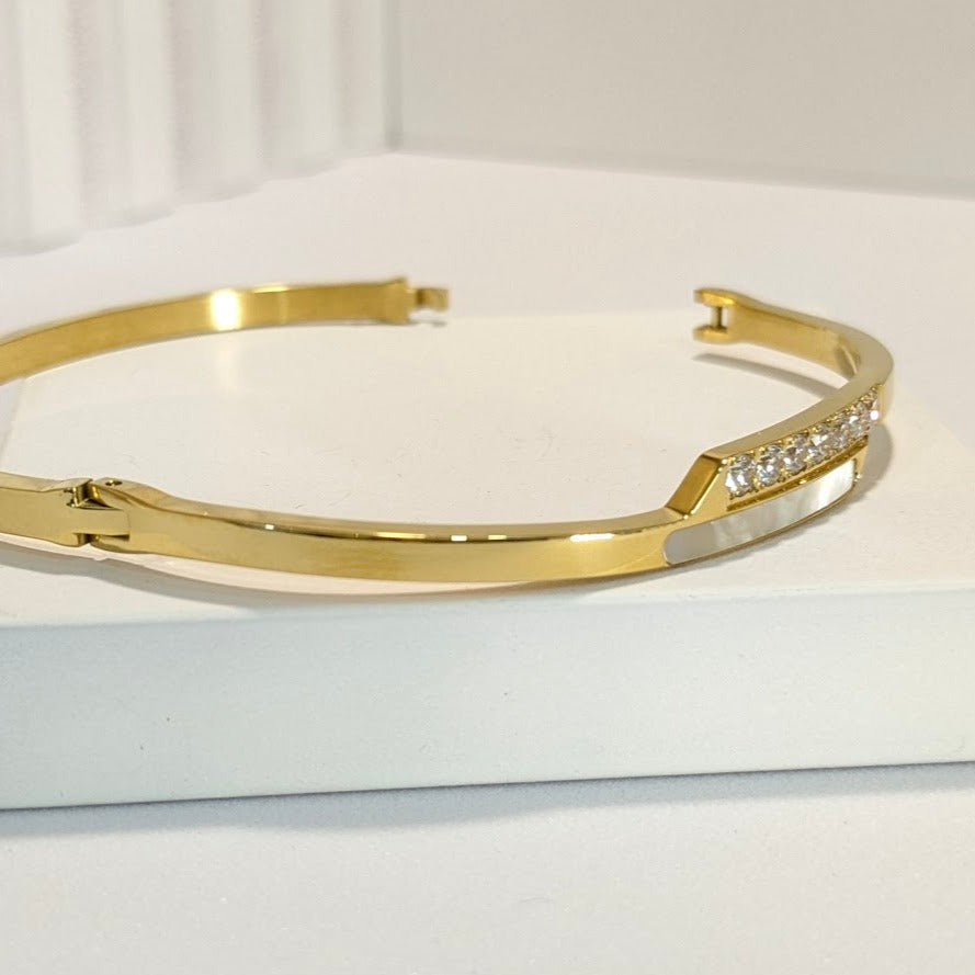 PRIMA DONA SERIES - Mother of Pearl with ADs in 18K Gold Plated Bracelet