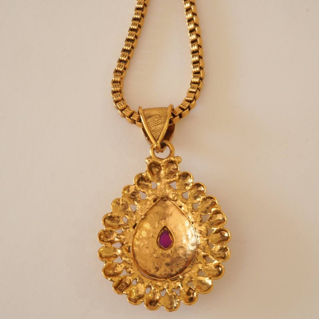Classy Drop Pendant Brass Chain Set