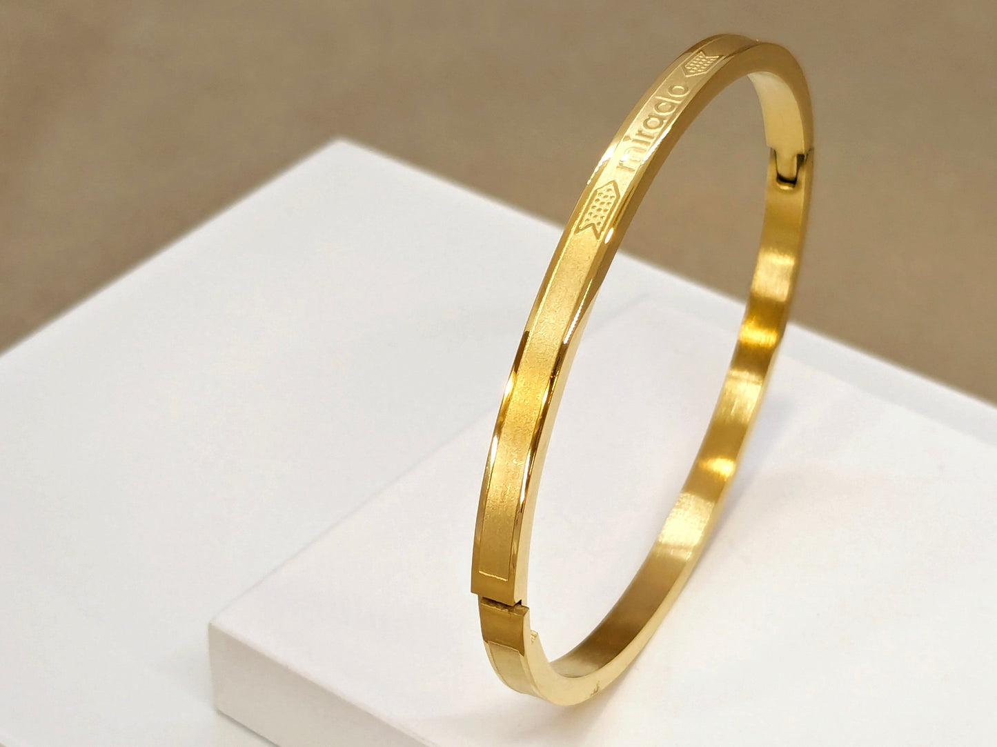 Minimalistic Sleek Fine Crafted Gold Finish Bracelet