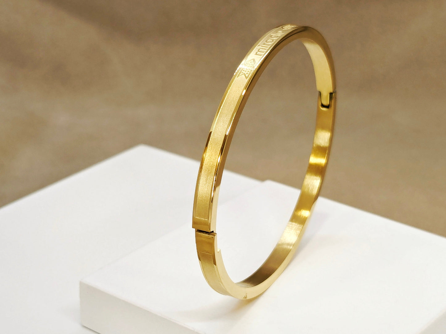 Minimalistic Sleek Fine Crafted Gold Finish Bracelet