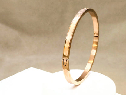 Fine Crafted Sleek Minimalistic Rose Gold Bracelet