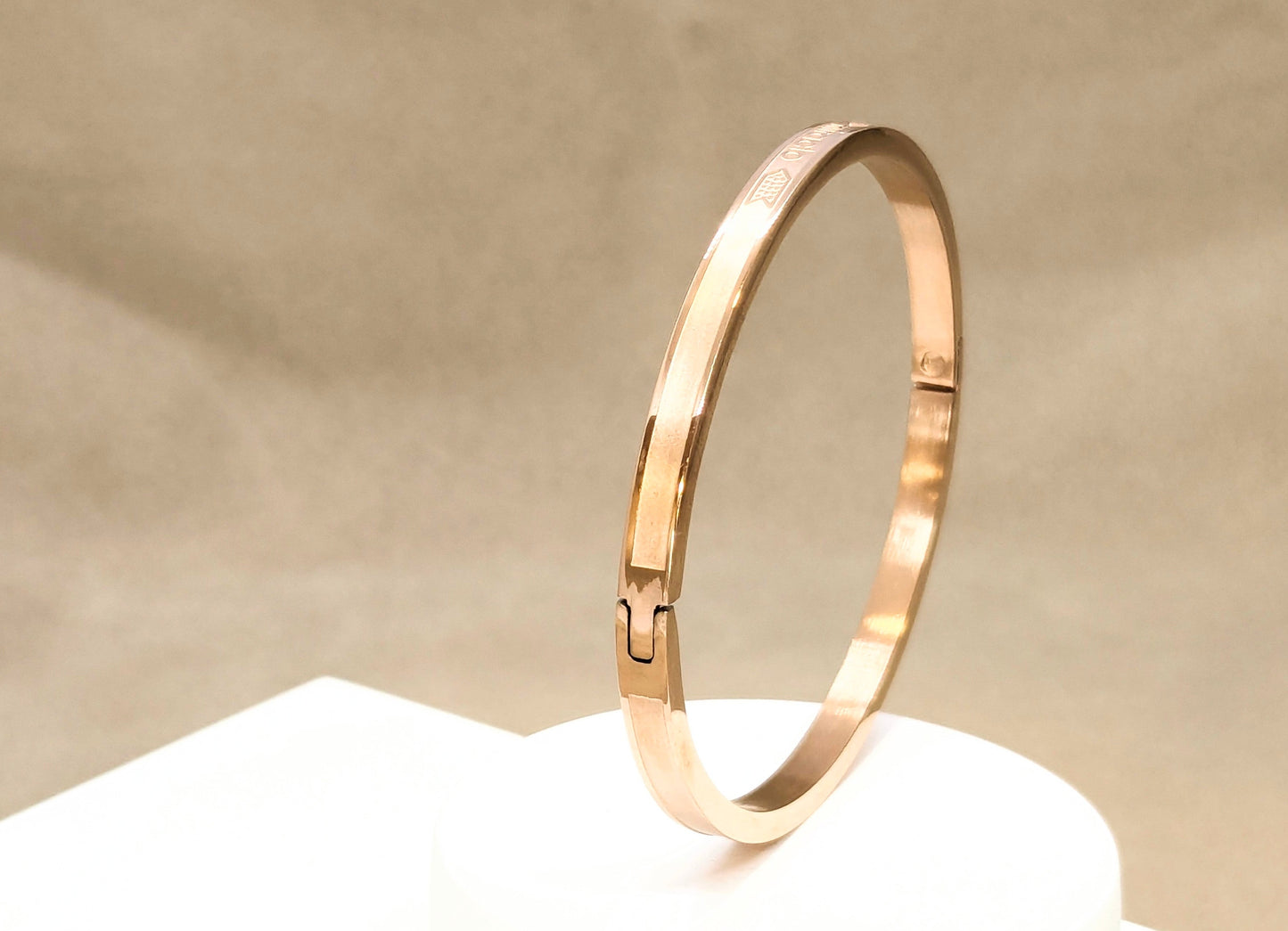 Fine Crafted Sleek Minimalistic Rose Gold Bracelet