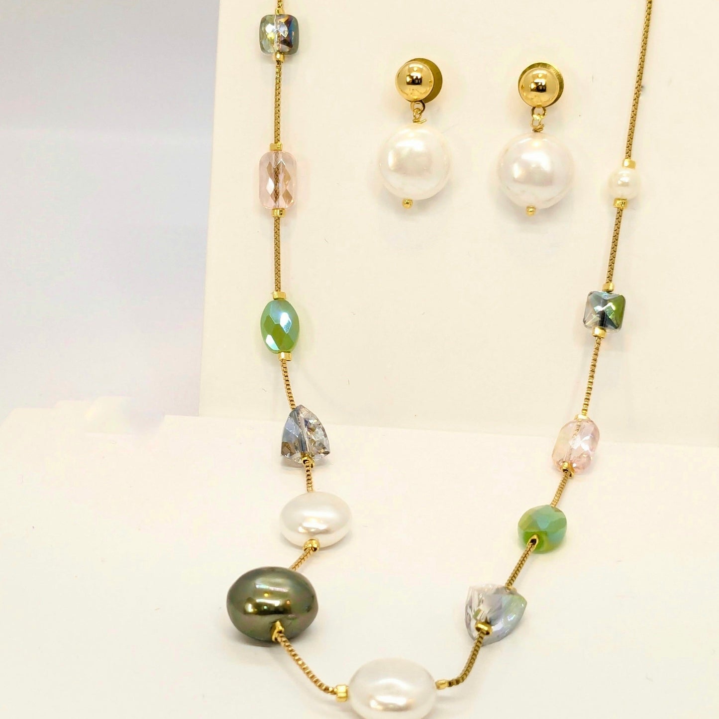 Delicate White and Green Pearl Beads Necklace Set