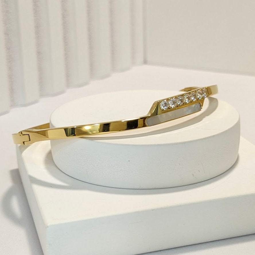 PRIMA DONA SERIES - Mother of Pearl with ADs in 18K Gold Plated Bracelet