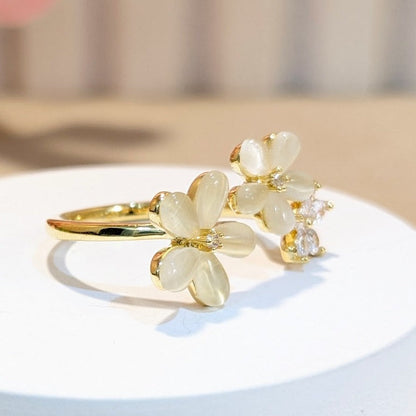 PRIMA DONNA SERIES - Mother of Pearl with 5A Zirconia Flowers 18k Gold Plated Adjustable Finger Ring