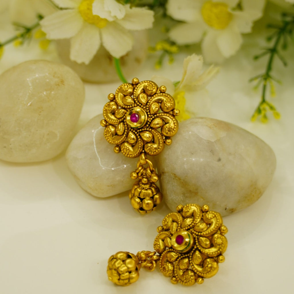 Traditional Pendant in Beaded Chain with Drop Earrings