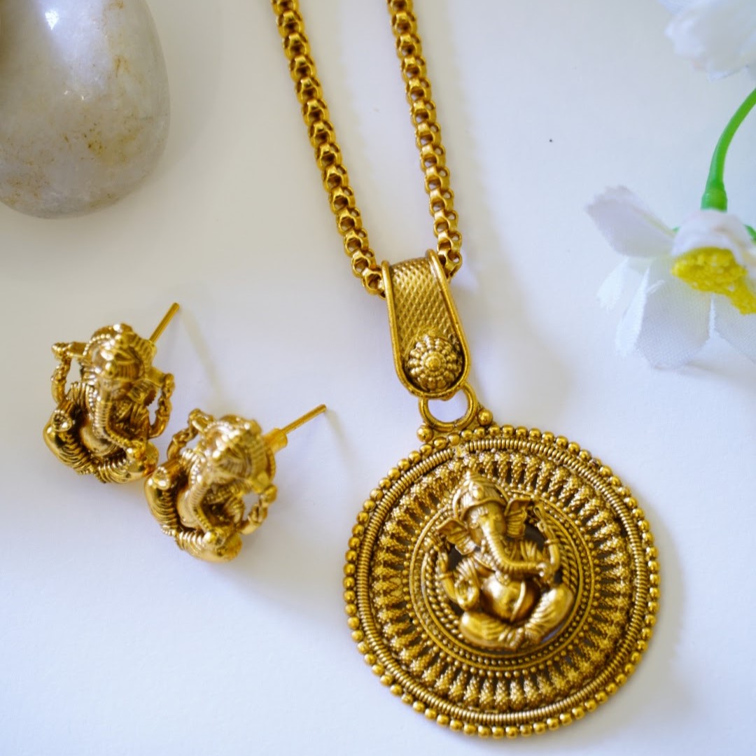 Beautiful Ganesh Temple Pendant Set