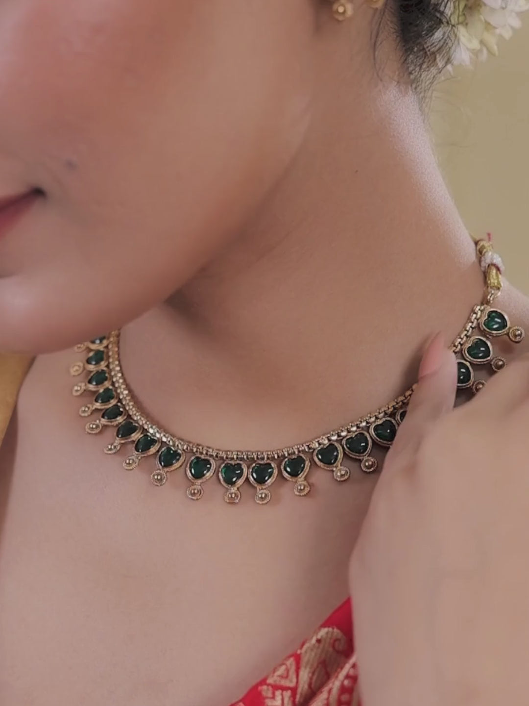 Charming Gold Heart-Shaped Green Kemp Stone Necklace Set